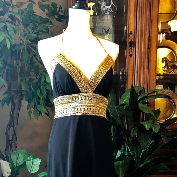 Elegant Evening Gown A Real Stunner! - Picture 13 of 13